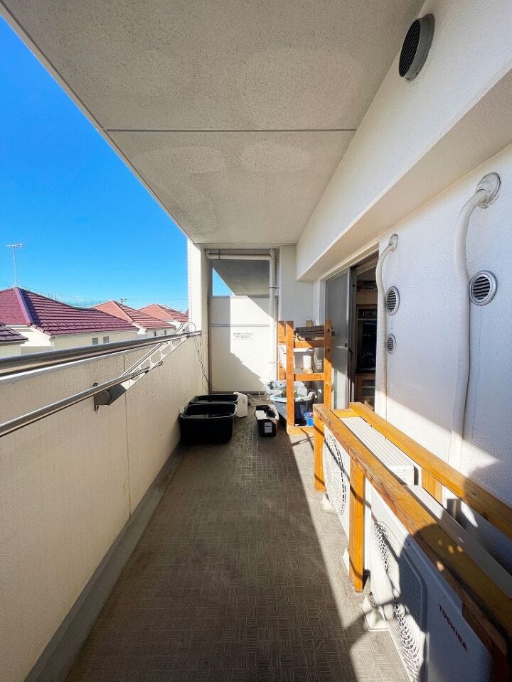 奥行きたっぷりの広々としたバルコニー。