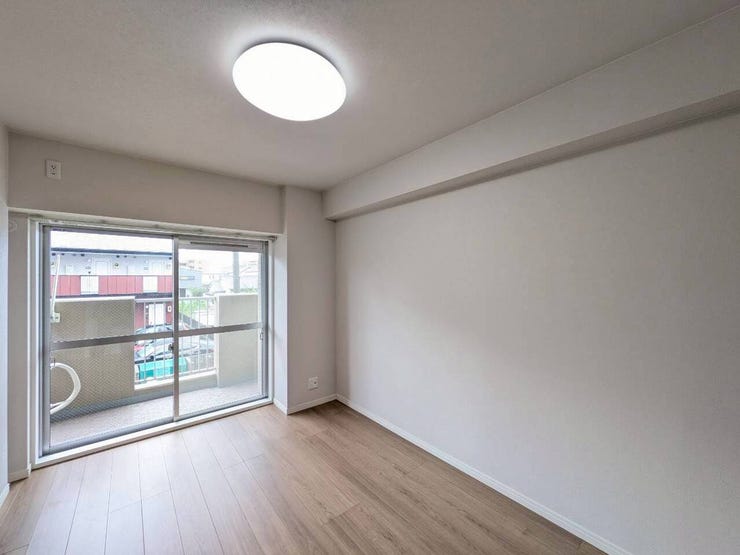 約6帖の洋室は家族構成やライフスタイルに合わせて使い方を簡単に変えることができます。