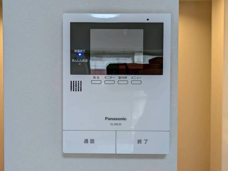モニター付きインターホンはドアを開ける前にモニターで訪問者の顔を確認できるため、安全性が向上します。