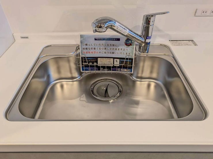 水道の蛇口に浄水機能が一体化されているため、浄水器やペットボトルの置き場を気にする必要がありません。