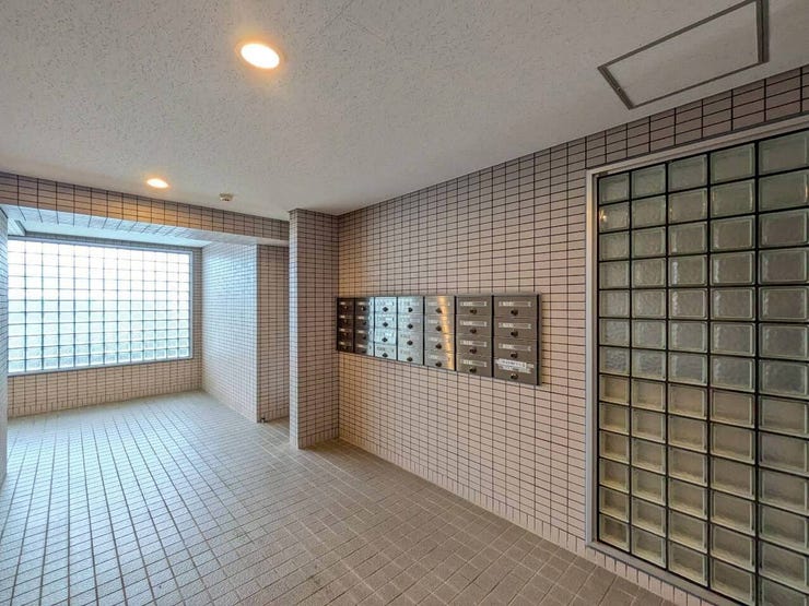 郵便物を安全に保管し、不正取得や紛失を防ぎます。鍵付きの郵便受けはさらに防犯性が向上します。