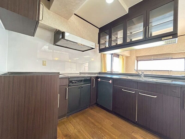 二人でキッチンに立っても余裕のスペースがありますね