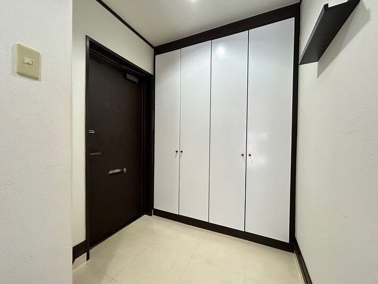 収納スペース付きの玄関になります