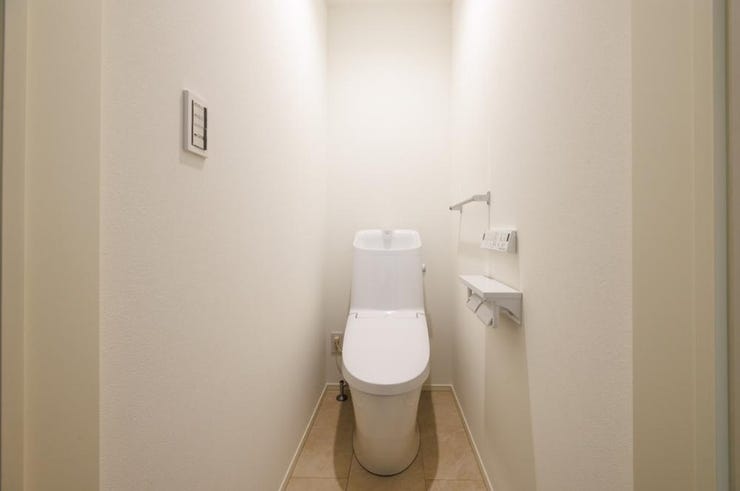 リクシル製シャワートイレ
各階トイレ完備!超節水型。2階手洗い器つき。