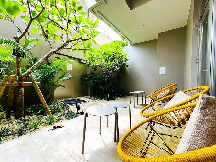 ロビー隣のテラス