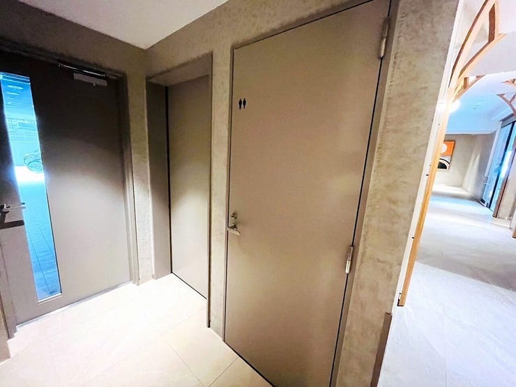 ロビーにある共有トイレ