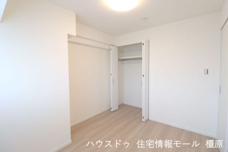 【約5.3帖】大容量のクローゼットをもうけており、沢山の衣類や小物もすっきり整理できます。