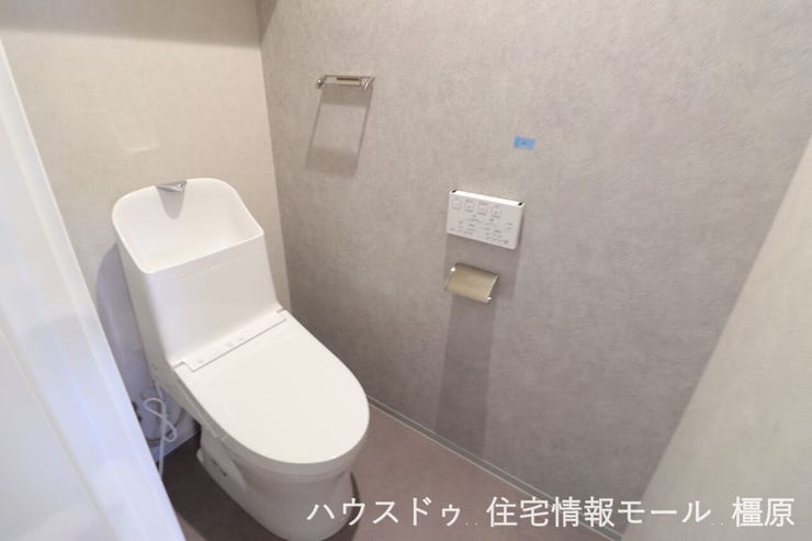 温水洗浄便座を完備しました。こちらも今回新調されました