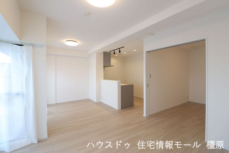 広々とした視線で料理ができる対面式キッチン。ご家族との会話も楽しめる空間です