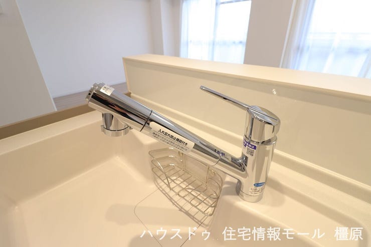 水栓一体型の浄水器は場所を取らずにきれいな水がいつでも利用できます。