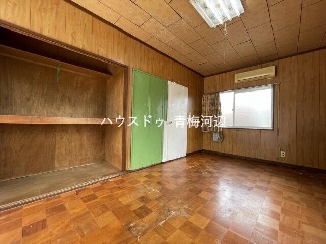 7.5帖洋室:広々としたお部屋なので、ご夫婦の寝室としてもお使いいただけそうです。バルコニーの窓から日差しが入りプライベートの時間も気持ちよく過ごすことができそうです。