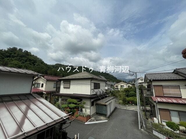 バルコニー眺望:遠くまで見晴らすことができ、季節の移り変わりを感じながらすごせそうです。