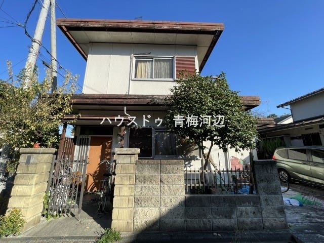 【外観】
閑静な住宅街に4LDKの中古戸建が登場です。南向きで陽当たり良好です◎