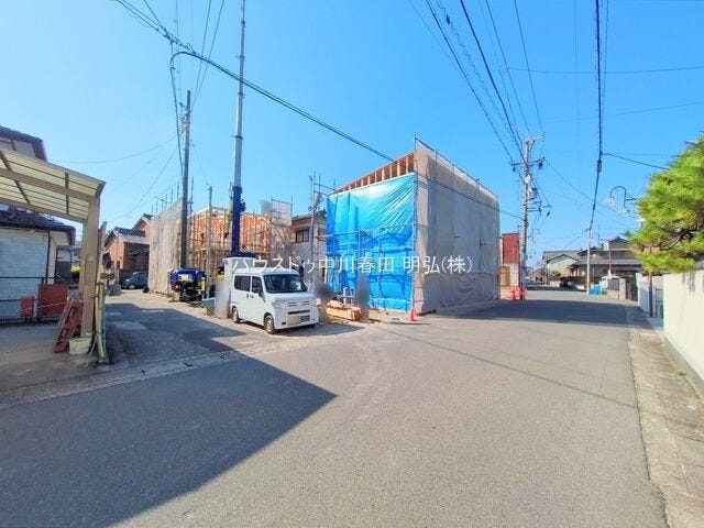 大型車や多くの車両が通行することが少なく、静かで落ち着いた環境が得られます。特に小さなお子さんがいる家庭では安心です!