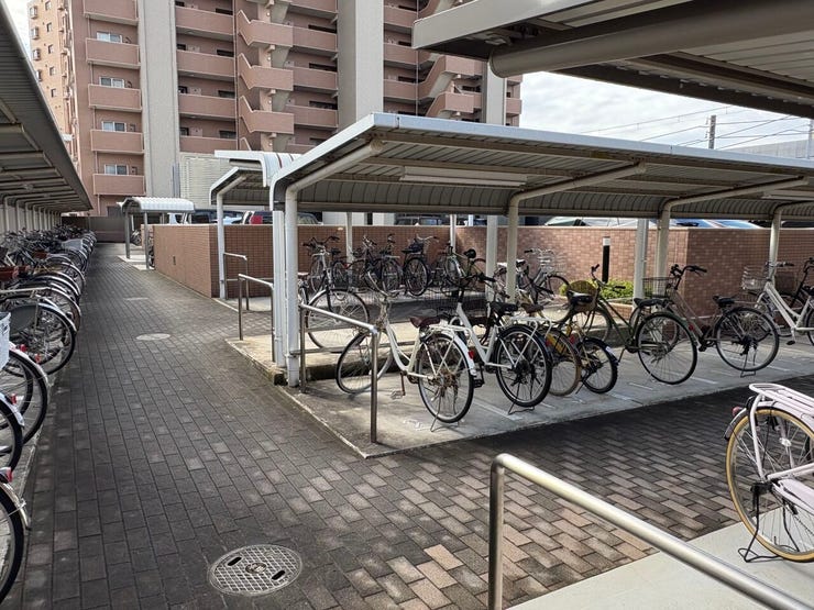 広い駐輪場になっており、スペース確保出来ます。