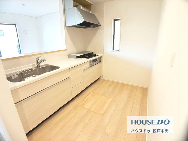 ◎キッチン:2号棟(2/1撮影)
スライド収納タイプのシステムキッチンは、毎日使いやすく奥様にもうれしいキッチンに。