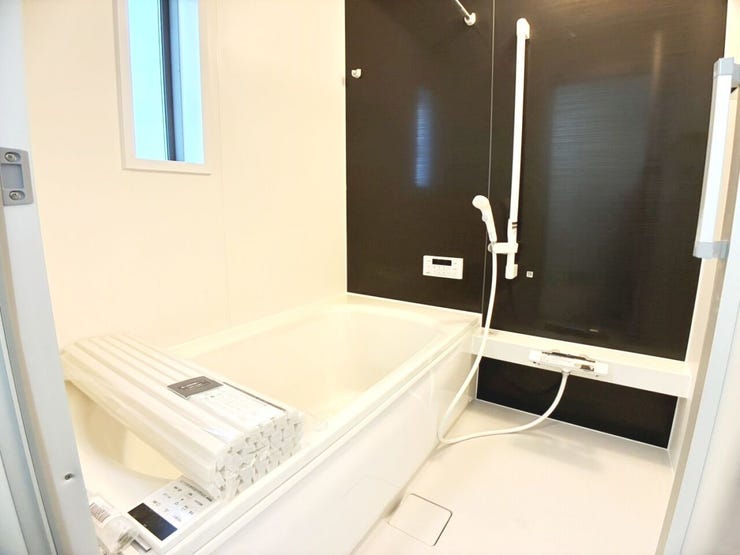 ◎浴室:2号棟(2/1撮影)
1坪タイプの広々浴室で日々の疲れも癒してくれる、くつろぎのバスタイムを!
雨の日や、花粉の時期のお洗濯にうれしい浴室乾燥機付!