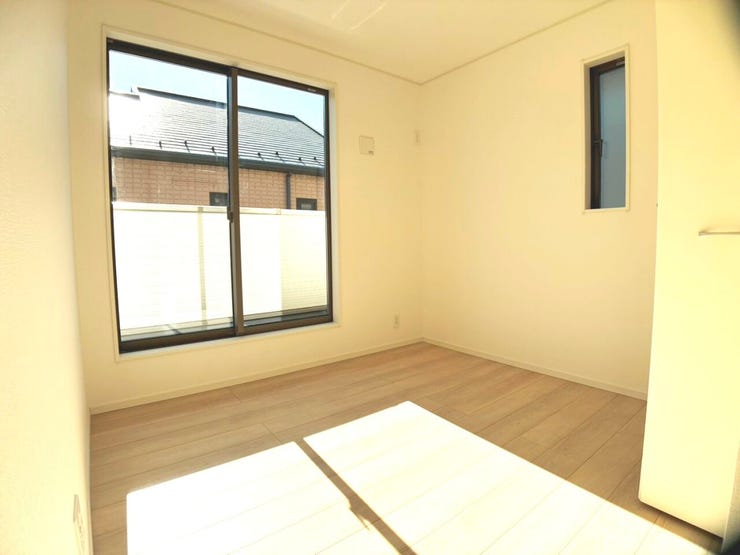 ◎洋室:2号棟(2/1撮影)
お部屋は全居室フローリング!お掃除やお手入れもラクラク!