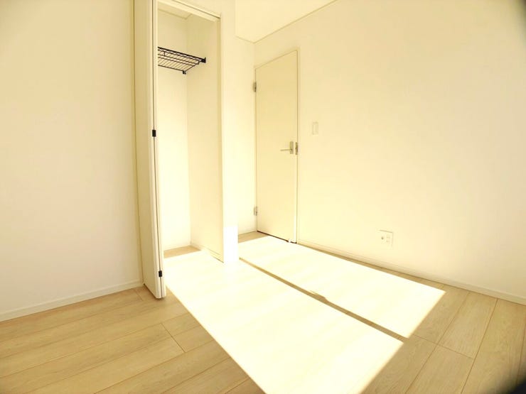 ◎収納:2号棟(2/1撮影)
クローゼット内には枕棚がついているので余りがちな上の空間もしっかり収納スペースとして利用可能!