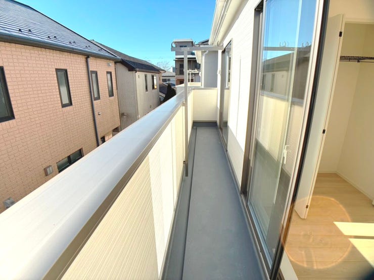 ◎バルコニー:2号棟(2/1撮影)
南向きのバルコニーは日当たりも良く、洗濯物も気持ち良く干せそうです♪