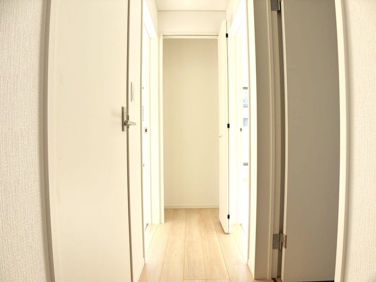 ◎2階廊下収納:2号棟(2/1撮影)
2階へ上がると、廊下にも収納付!お掃除用具や季節物の家具・家電などの収納に便利なスペースです!