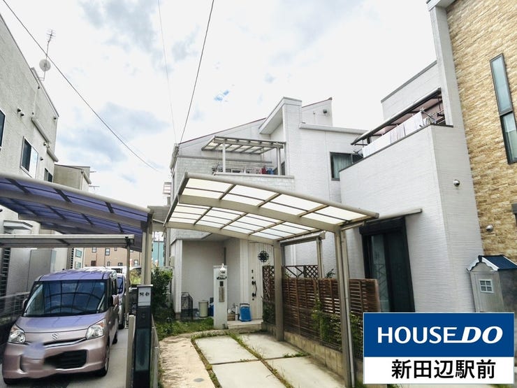 【外観】
JR祝園駅から徒歩17分、閑静な住宅街に建つ、3LDK中古戸建。