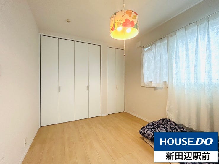 6帖の洋室です。子供部屋や書斎にいかがでしょうか?