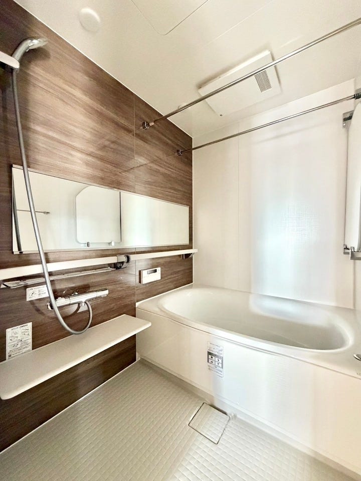 明るい色調のユニットバスで日ごろの疲れを癒しましょう