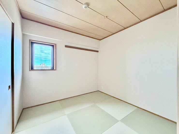 〈4.5帖〉
琉球風畳でオシャレな空間をかもし出す和室♪