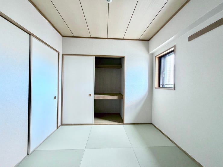 〈4.5帖〉
もちろん押し入れ収納あり!
ほっこりできる和室でくつろぎのひとときをお過ごし下さい♪