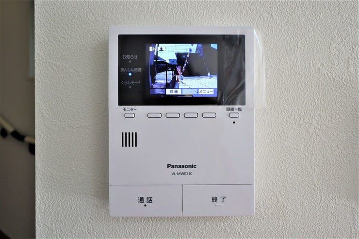 モニター付きインターホン 同仕様
訪問者の顔が確認できるのでお子様の留守番も安心ですね♪