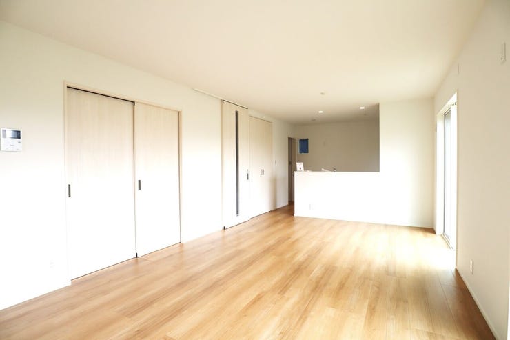 リビング 同仕様
明るく開放的なリビング広々♪