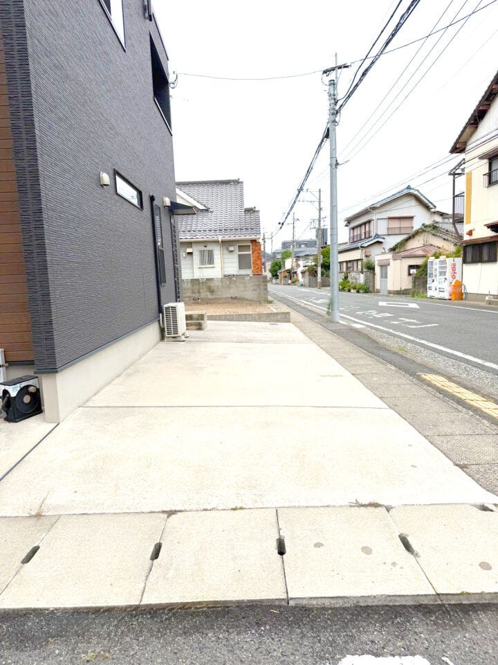3台駐車可能♪前面道路も広く駐車しやすいです♪