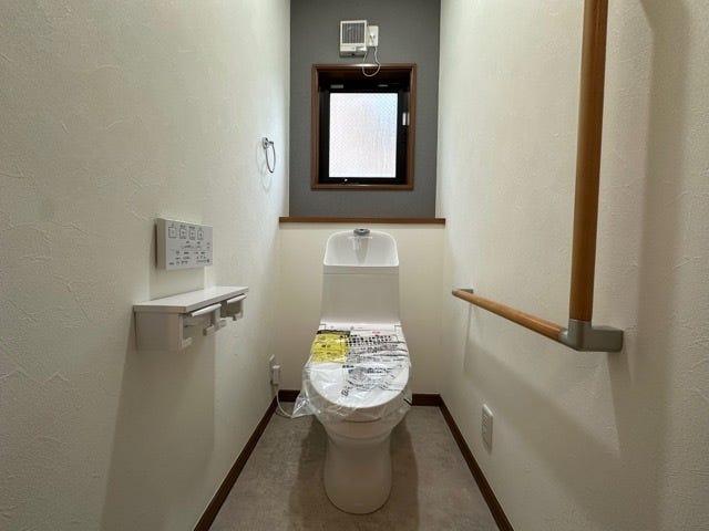 1階トイレ
新品に交換済みです!