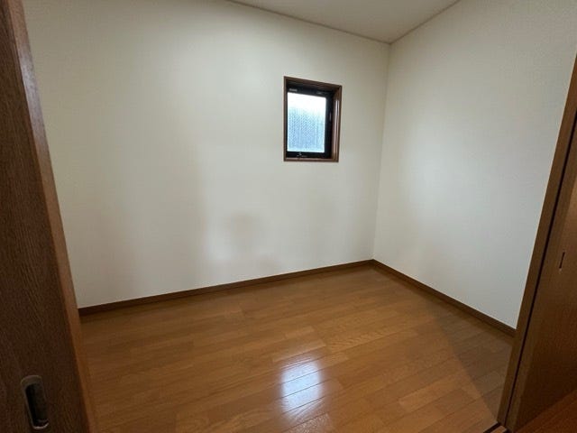 2階にも大容量のクローゼットがあります。
季節のものを収納して、すっきりと生活できます。
家事スペースに使用したり、家族の趣味に活用したり、自由に活用できます♪