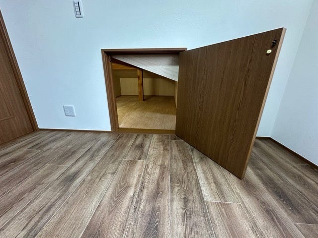 2階洋室 5帖
屋根裏収納も可能です。