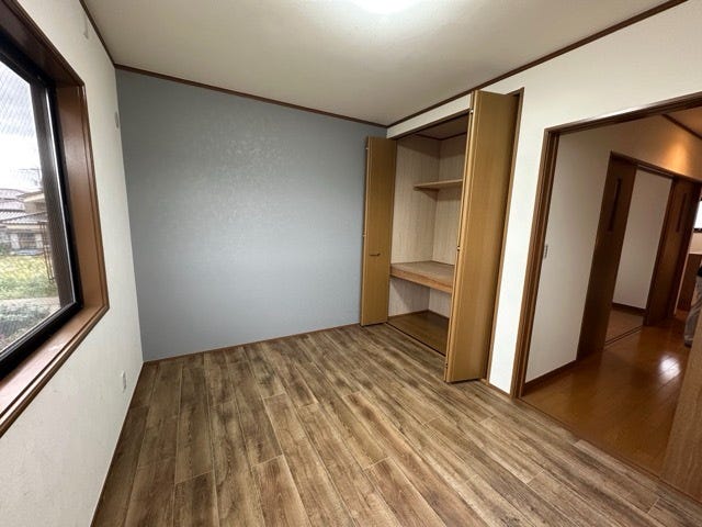 2階洋室 5帖
クローゼットは奥行きもあり、たっぷりと収納可能です。