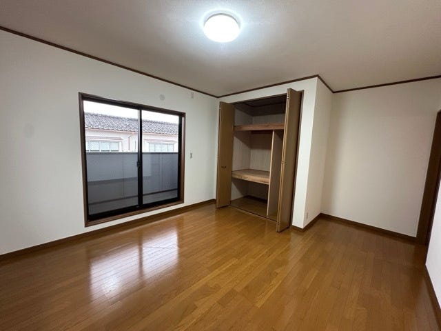 2階洋室 8.5帖
ゆったりとした広さで、家具の配置も楽しめますね。