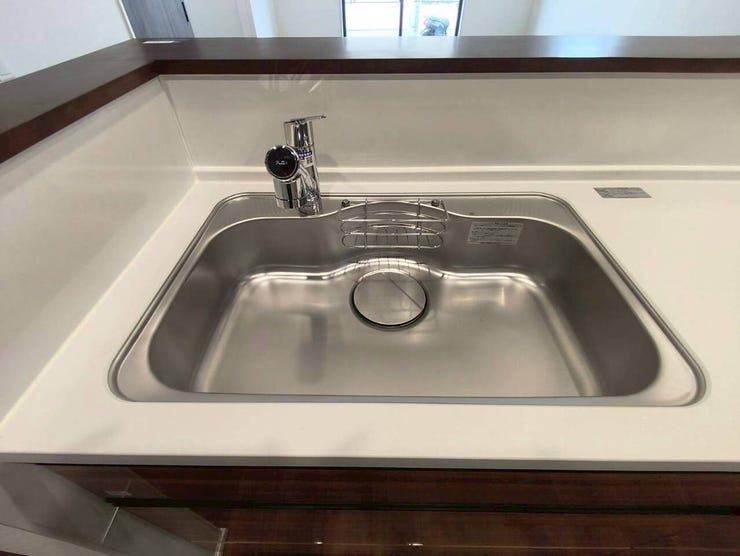 お手入れしやすいすっきりとしたキッチンシンクです