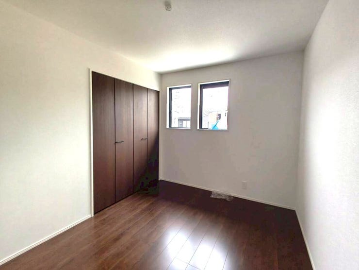 各部屋に1つずつ収納スペースがあります