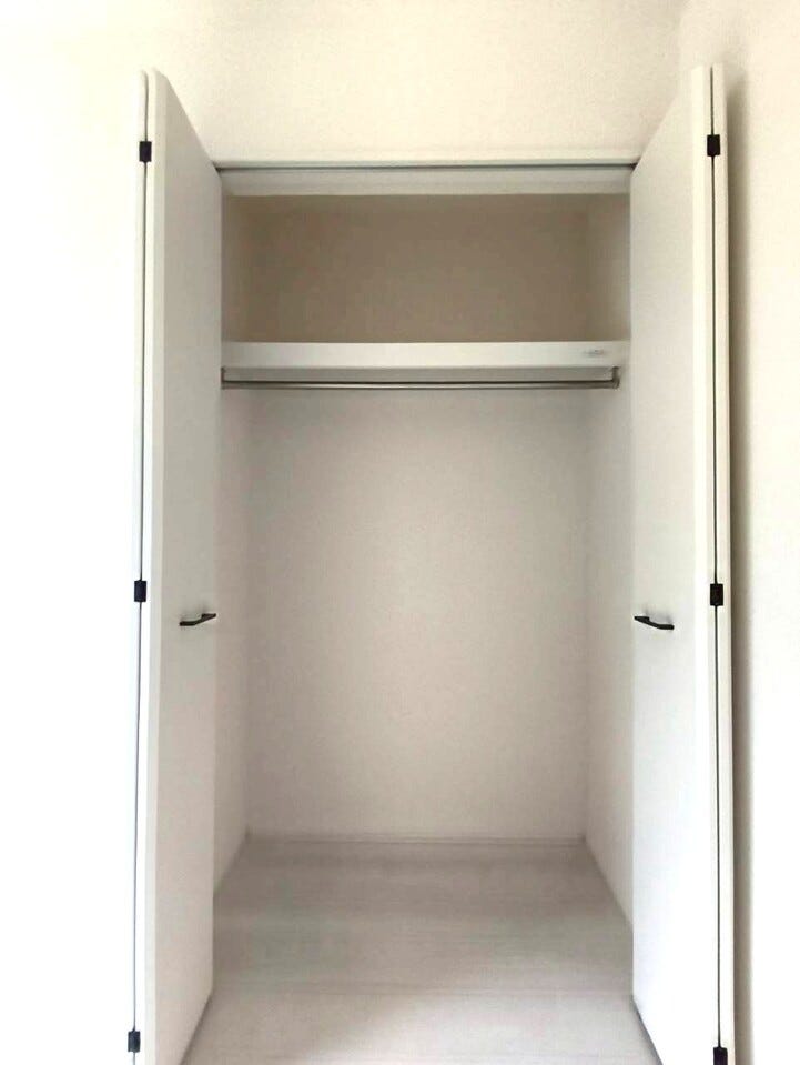 両開きのクローゼットで十分な広さがあります