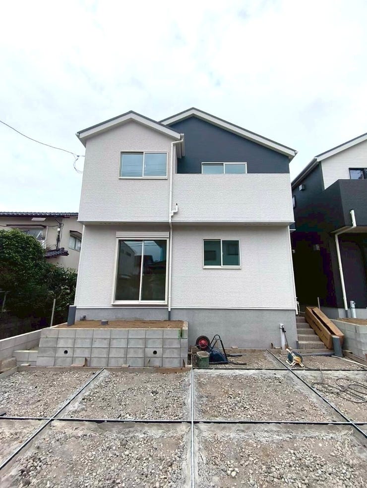 【外観】
明るくて素敵な外観の2階建てです