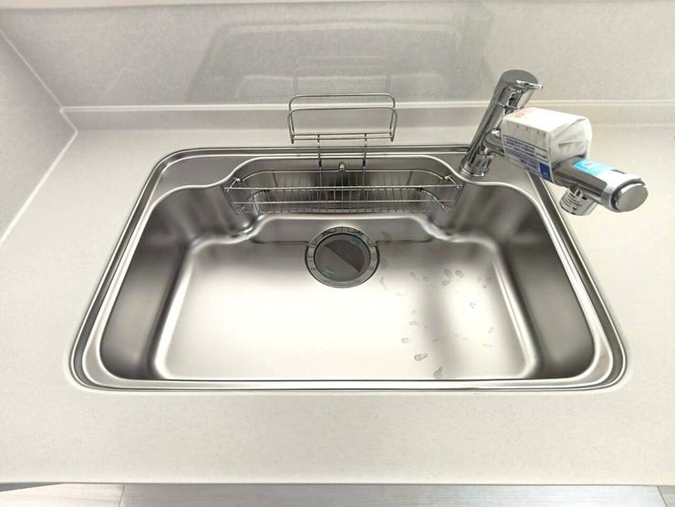 耐久性がよく、お手入れがしやすいステンレスのシンクです