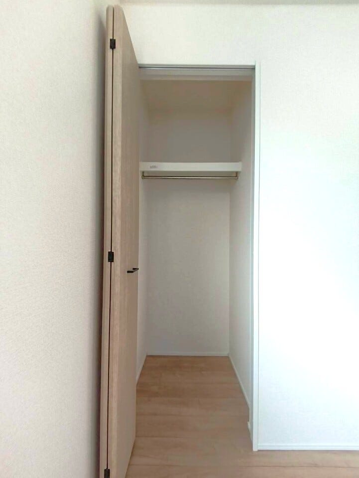 ちょっとした荷物を置いておける収納スペースです