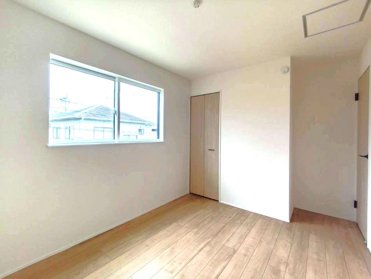 お掃除のしやすいフローリングの部屋です