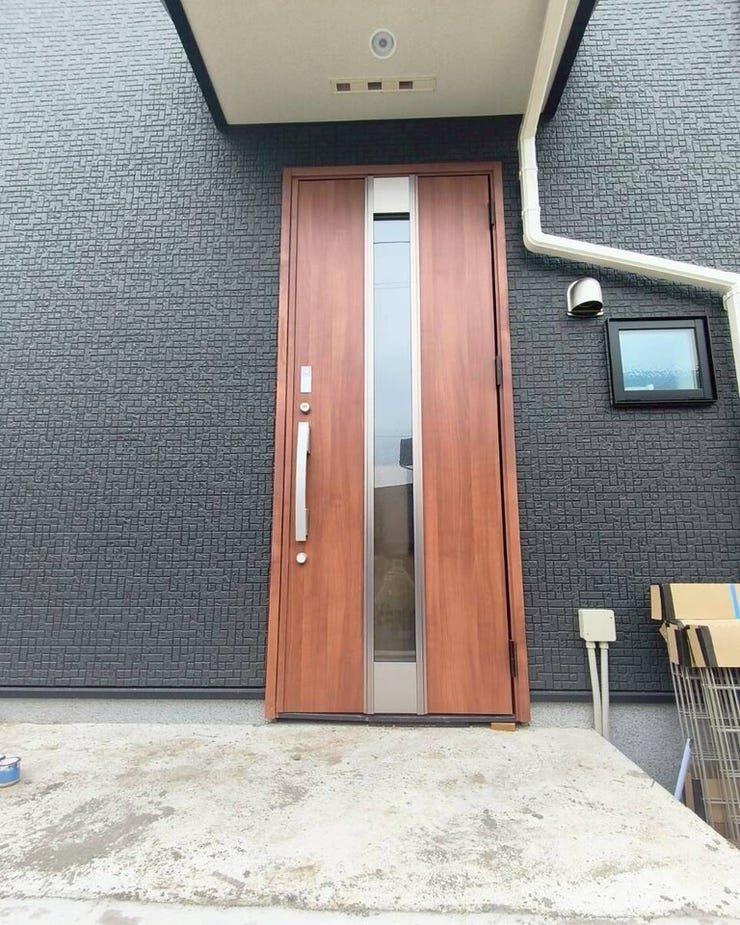 木目調の玄関で優しくお出迎え出来ます