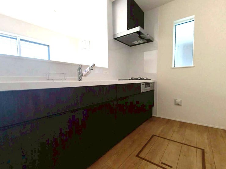 床下収納も付いた収納スペースたっぷりの、使いやすいシステムキッチンです