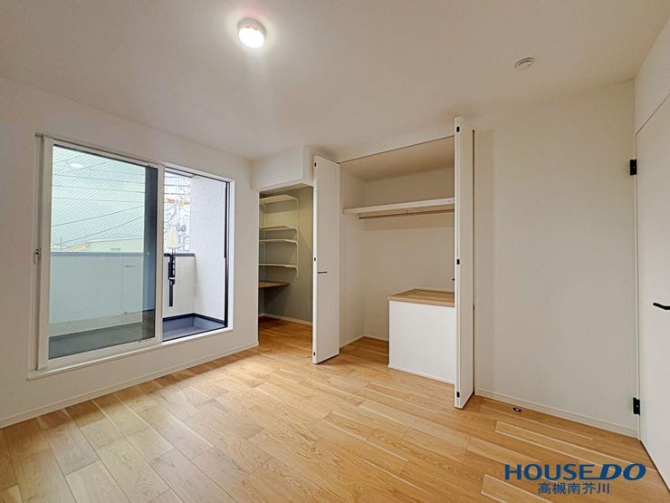 3階6.7帖。
クローゼットとテレワークスペースございます。