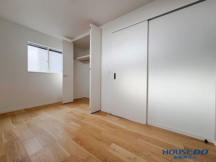 3階5.6帖。
こちらもしっかり広い収納ございます。