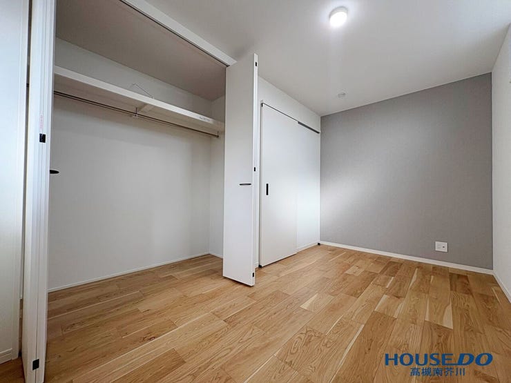 別方向より
2面の窓が部屋を明るくしてくれます。